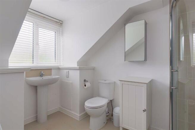 EN-SUITE SHOWER ROOM