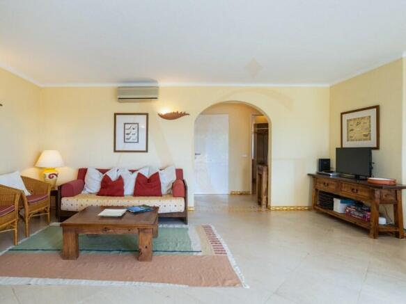 Spacious living room