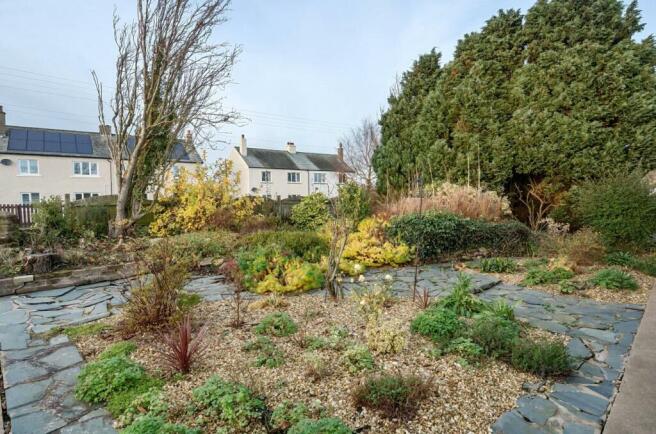 EXTERNAL - FRONT GARDEN