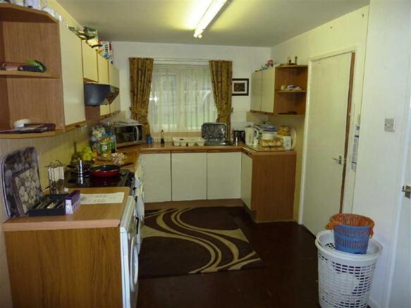 KITCHEN/DINING ROOM