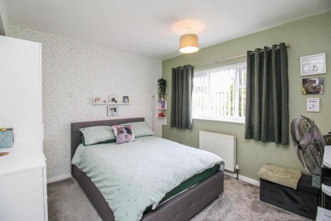 4 bed Semi-Detached for sale Image 10