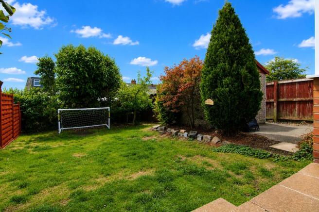 3 bed Semi-Detached for sale Image 7