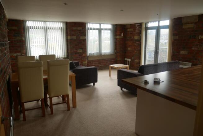 2 bed Apartment to rent Image 12