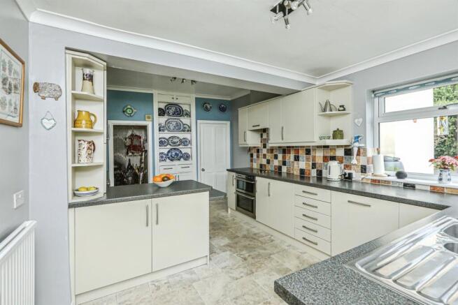 3 bed Detached for sale Image 5