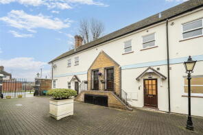 10, Quadrangle Mews, Belmont Lane, Stanmore HA7 2PW