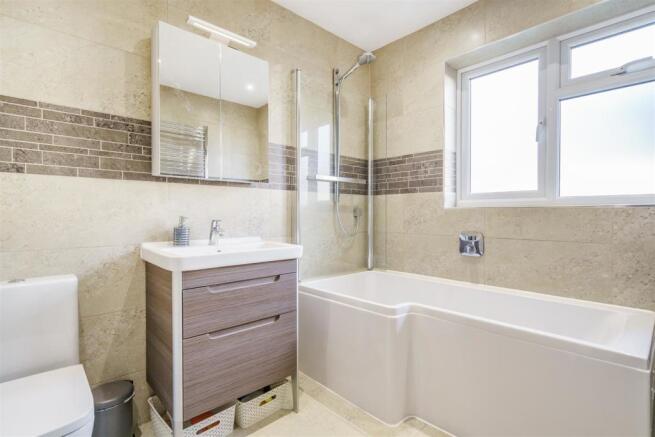 24 Partridge Way Family Bathroom.jpg