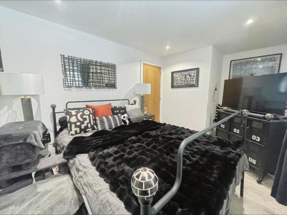 3 bed Semi-Detached for sale Image 10