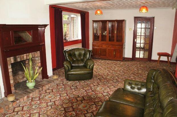 LOUNGE/THROUGH DININ