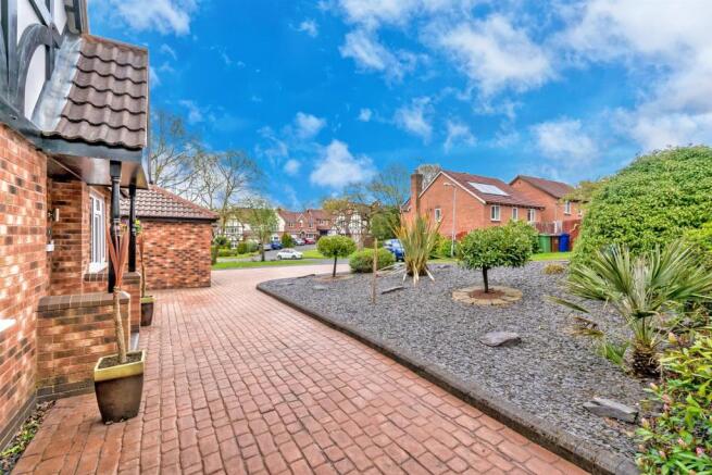 Albany Drive, Cannock, WS122GQ-34.jpg