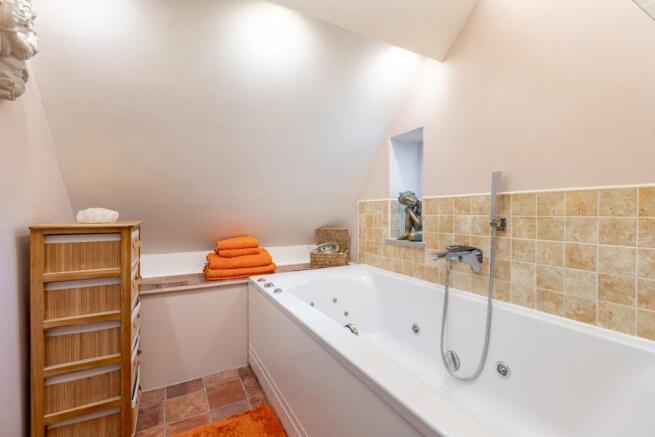 4 bed Detached for sale Image 12