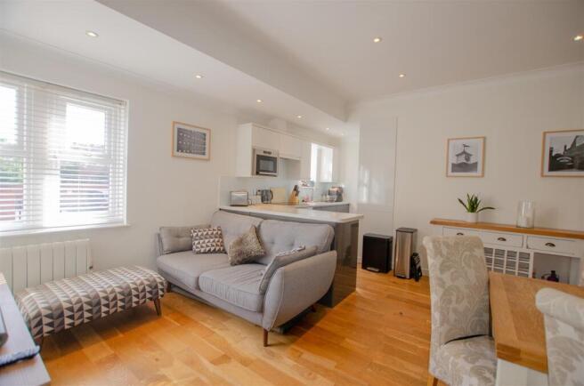 1D Olton Court - lounge2.jpg
