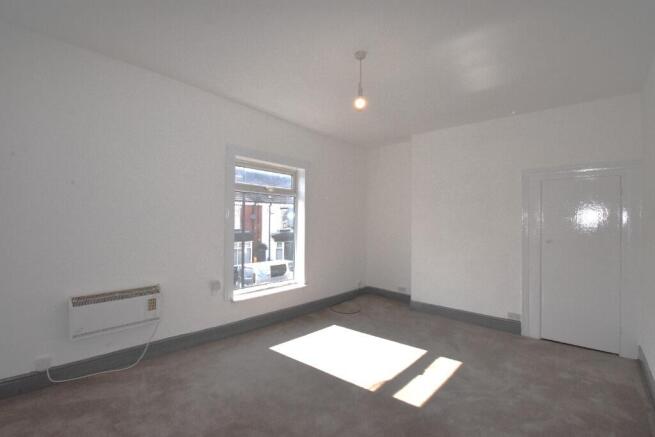 2 bed Flat to rent Image 3