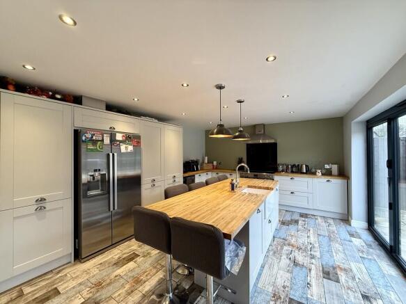 4 bed Detached for sale Image 7