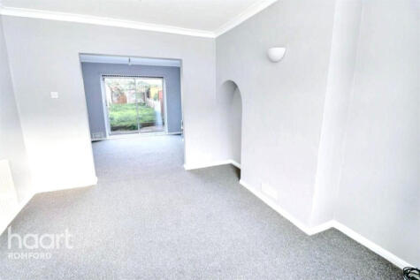 Eastbrook Drive, Romford, RM7 0YT