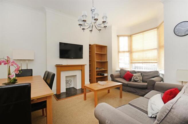 301 Abbeydale road  Living Room.JPG