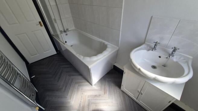 3 bed House to rent Image 9