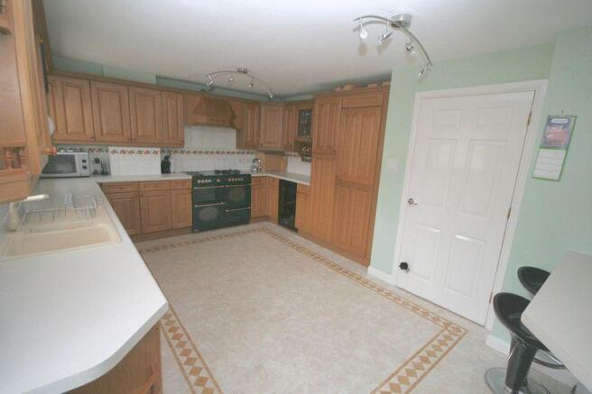 Fitted kitchen /...