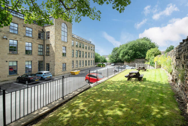 2 bed Apartment for sale Image 11