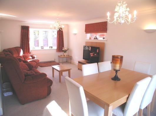 Lounge/dining