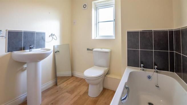 3 bed Town House to rent Image 7