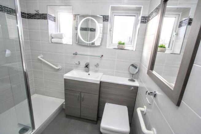 SHOWER ROOM/WC