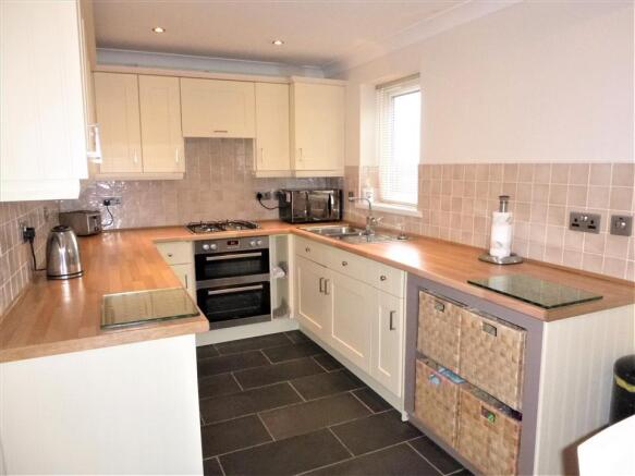 KITCHEN /DINING ROOM