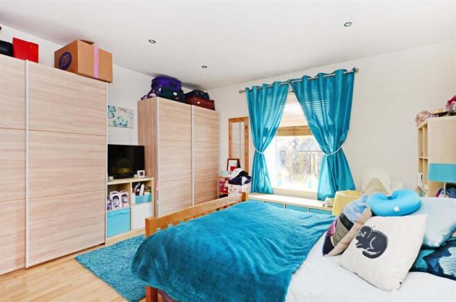 Bedroom 1 (2).jpg