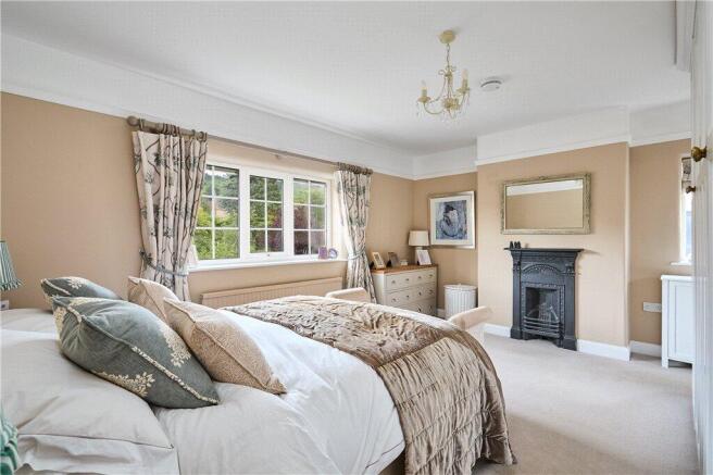 5 bed Detached for sale Image 11