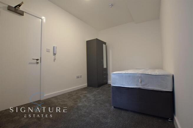 Room 3 54 Gladstone Road Re.jpg
