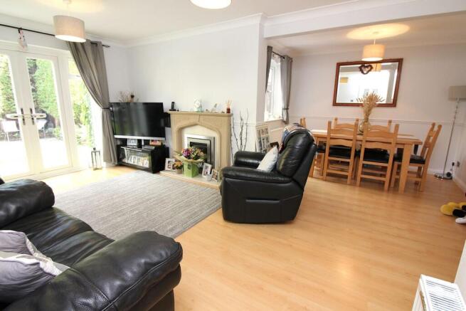 Hunters Close, Stotfold, Hitchin, SG5 photo 4