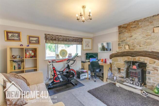 SITTING ROOM / BEDROOM