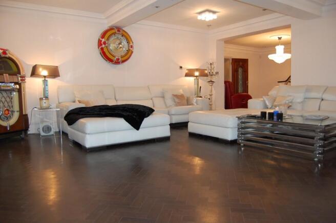 RECEPTION ROOM