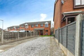 15, Broadoaks, Bury BL9 7SU