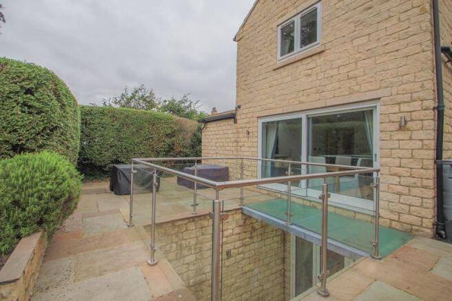 4 bed Detached for sale Image 12