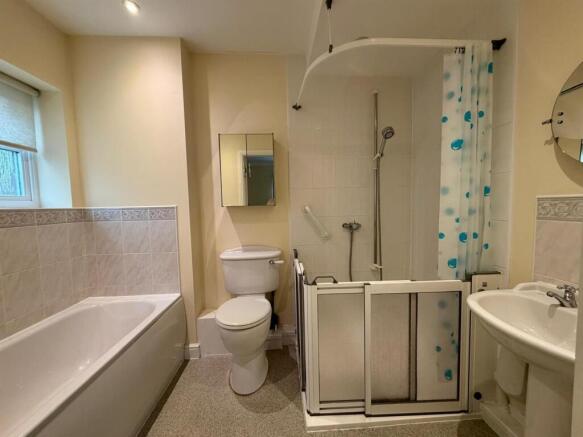3 bed Detached to rent Image 9