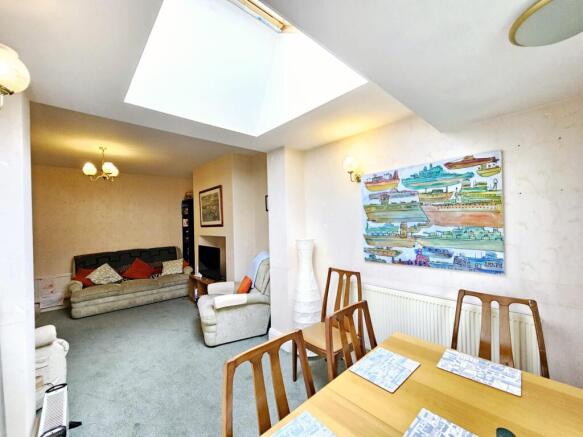 4 bed Semi-Detached for sale Image 4