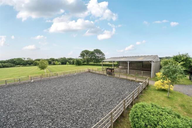 60m x 40m arena & lunging barn