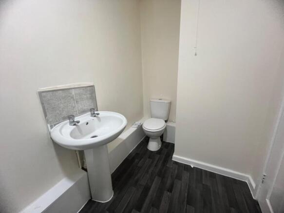 2 bed Flat to rent Image 5