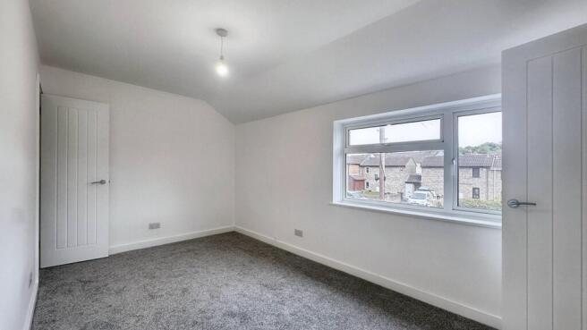 Bright, recently redecorated double bedroom wit...