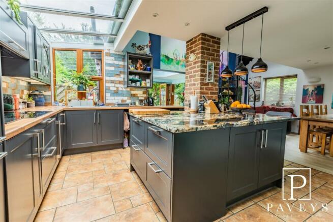 KITCHEN DINER FAMILY ROOM