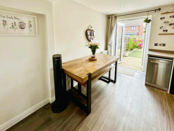 Kitchen/ Dining Space
