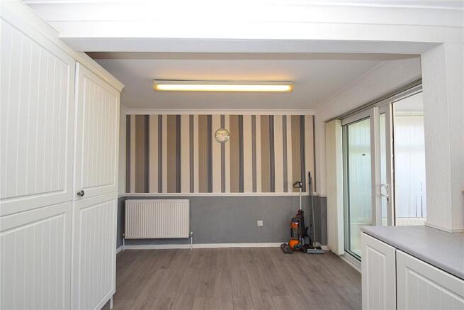 3 bed Terraced to rent Image 5