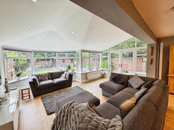 3799eb84-Photo 206-11-25 2C 2011 2030 2058.jpg