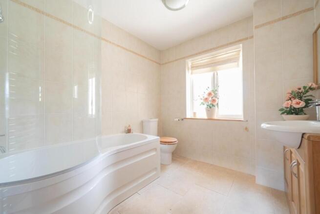 15 BATHROOM 3.jpg
