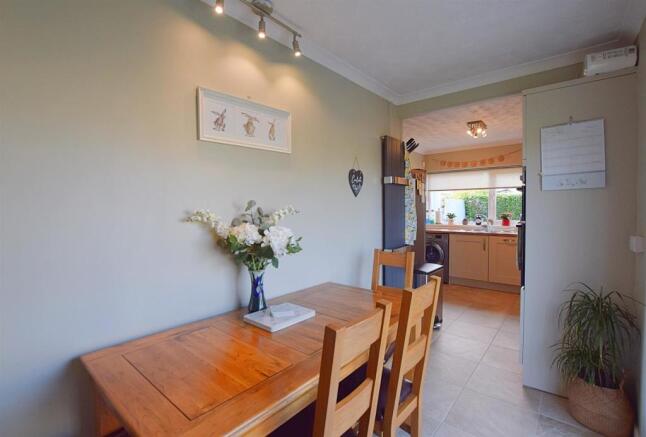 Kitchen/Dining Area