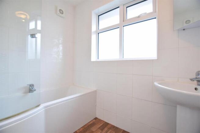3 bed Semi-Detached to rent Image 10