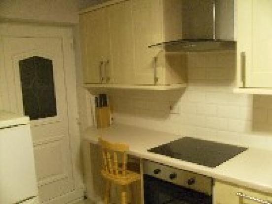 Kitchen_2_small.JPG