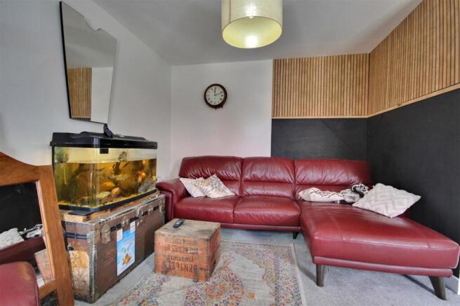 4 bed Semi-Detached for sale Image 8