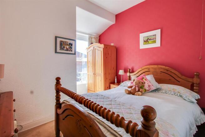 3 bed Semi-Detached for sale Image 9