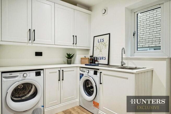4 bed Detached for sale Image 8